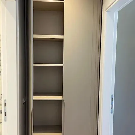 Modern Near Blloku 티라나